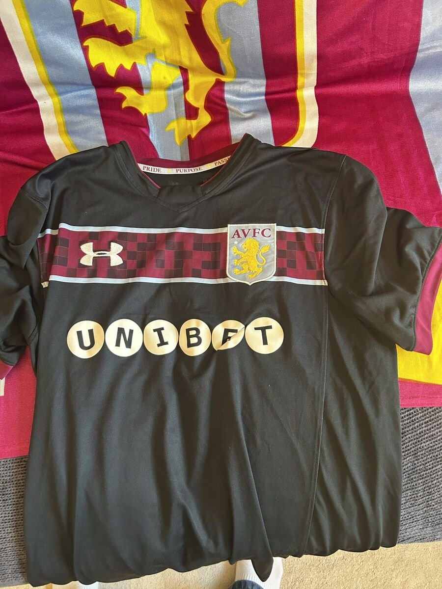 2017/18 Away - black with claret chest band